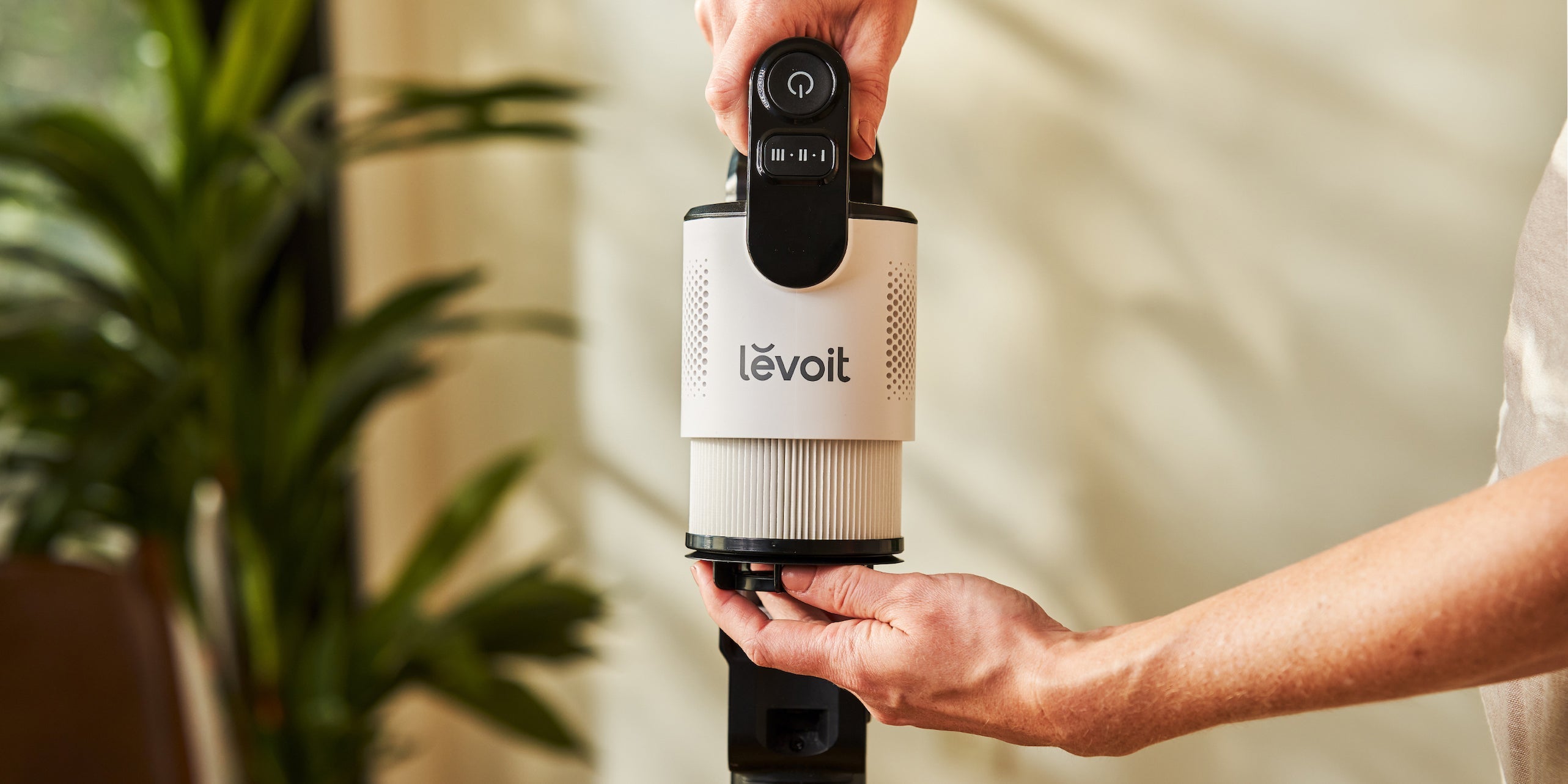 Changing filter in Levoit vacuum